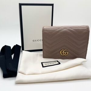 Gucci GG Marmont Card Case Wallet
Porcelain Rose
